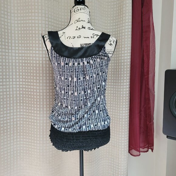 Six Degrees of Separation Tank Top - Size Medium - Picture 3 of 8